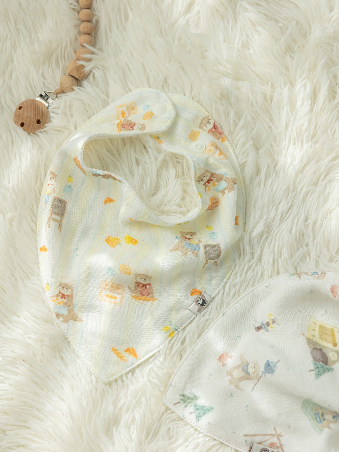Bamboo Dribble Bib - Otter Bakery & Lemon
